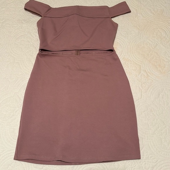 NWT UO Silence + Noise Off-The-Shoulder Slashed Ponte Mini Dress in Mauve Size S - Picture 7 of 16
